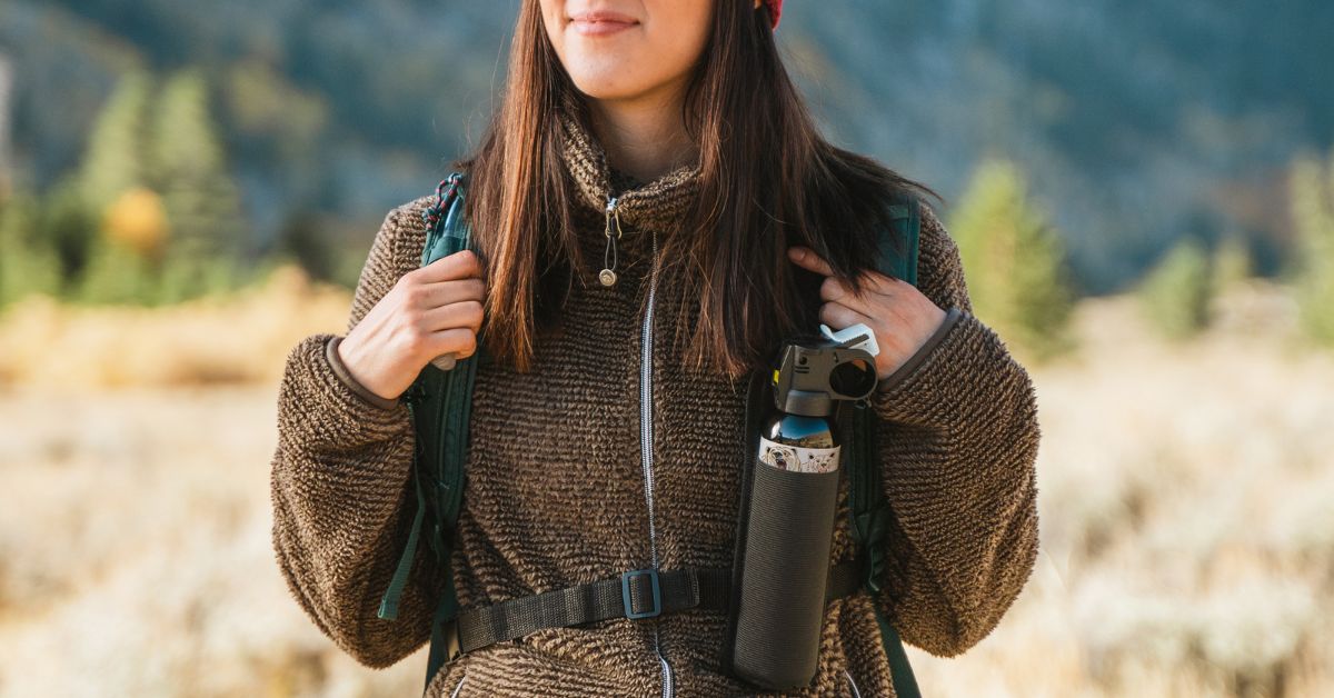 how to stay protected from bears while hiking