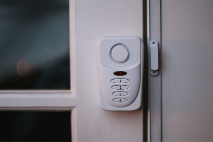 Keypad alarm armed on a door.